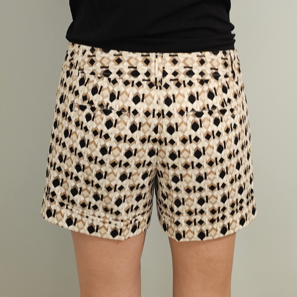 White House Black Market Women's Shorts. Size 10 - Picture 2 of 6